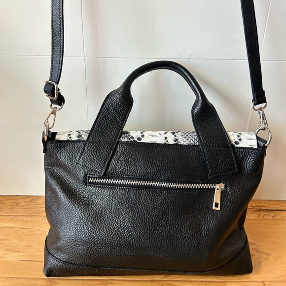 Borse in Pelle Black Leather Convertible Bag Embossed Faux Snake Italy